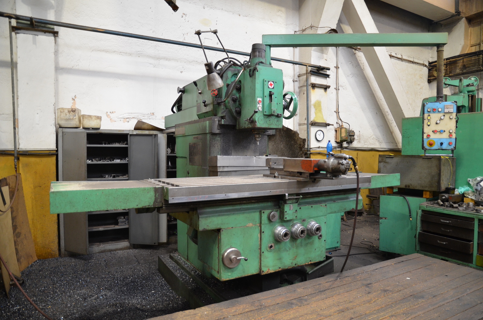 Konzolová vertikálna frézka TOS FGSV 50 – pohľad 1